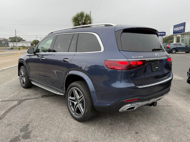 2025 Mercedes Benz GLS 450 4MATIC photo 3