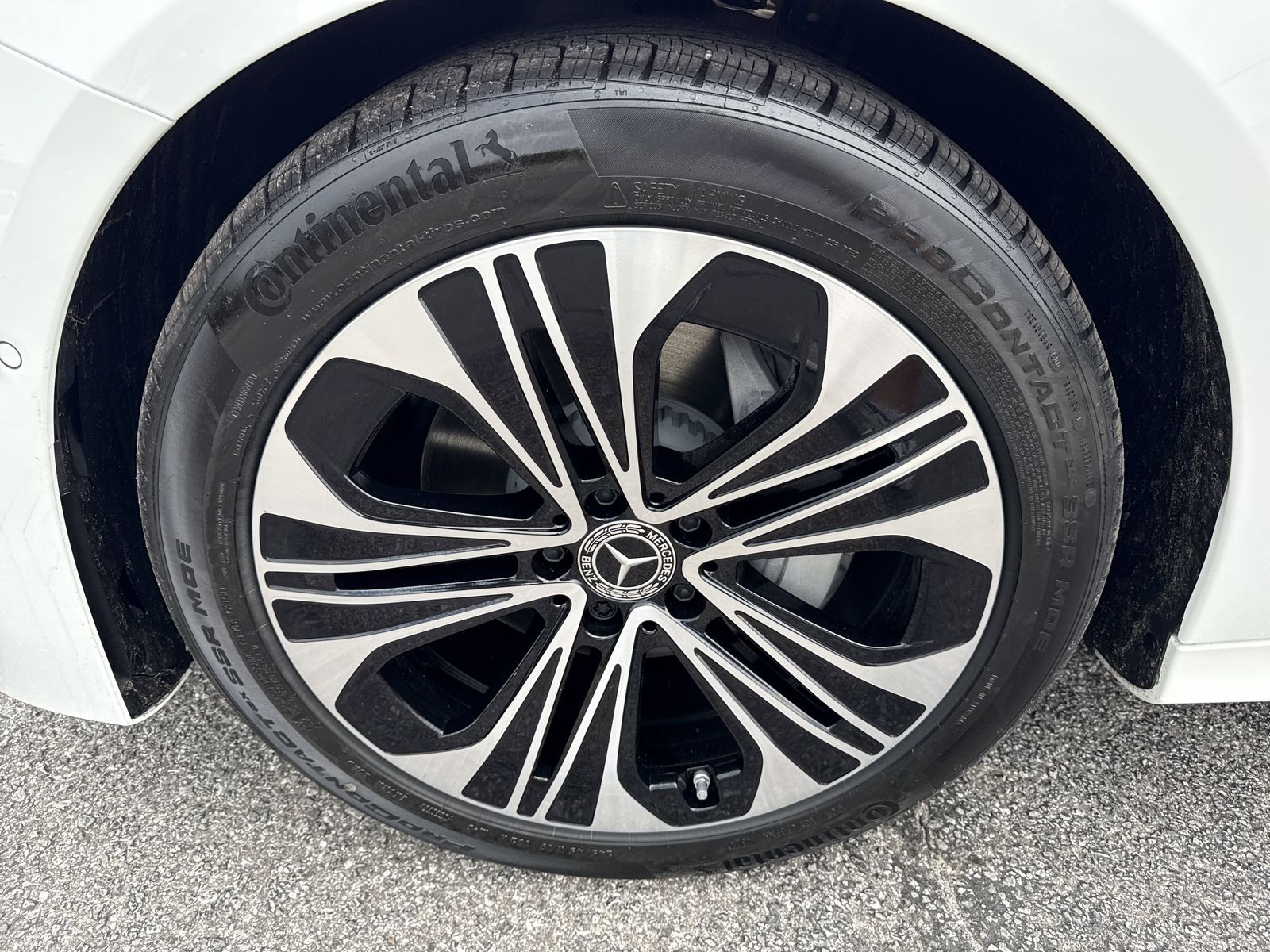 2025 Mercedes-Benz E-Class E350 - Photo 9