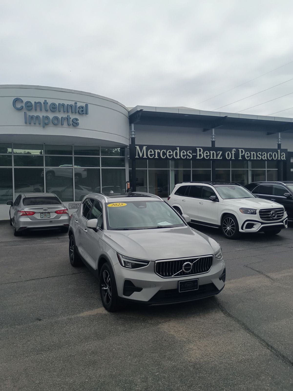 2025 Volvo XC40 B5 Core Bright AWD's photo