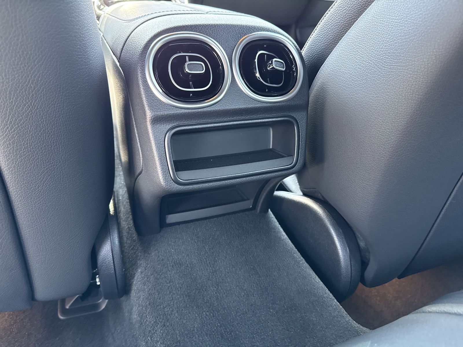 2025 Mercedes-Benz C-Class Sedan C 300 - Photo 13