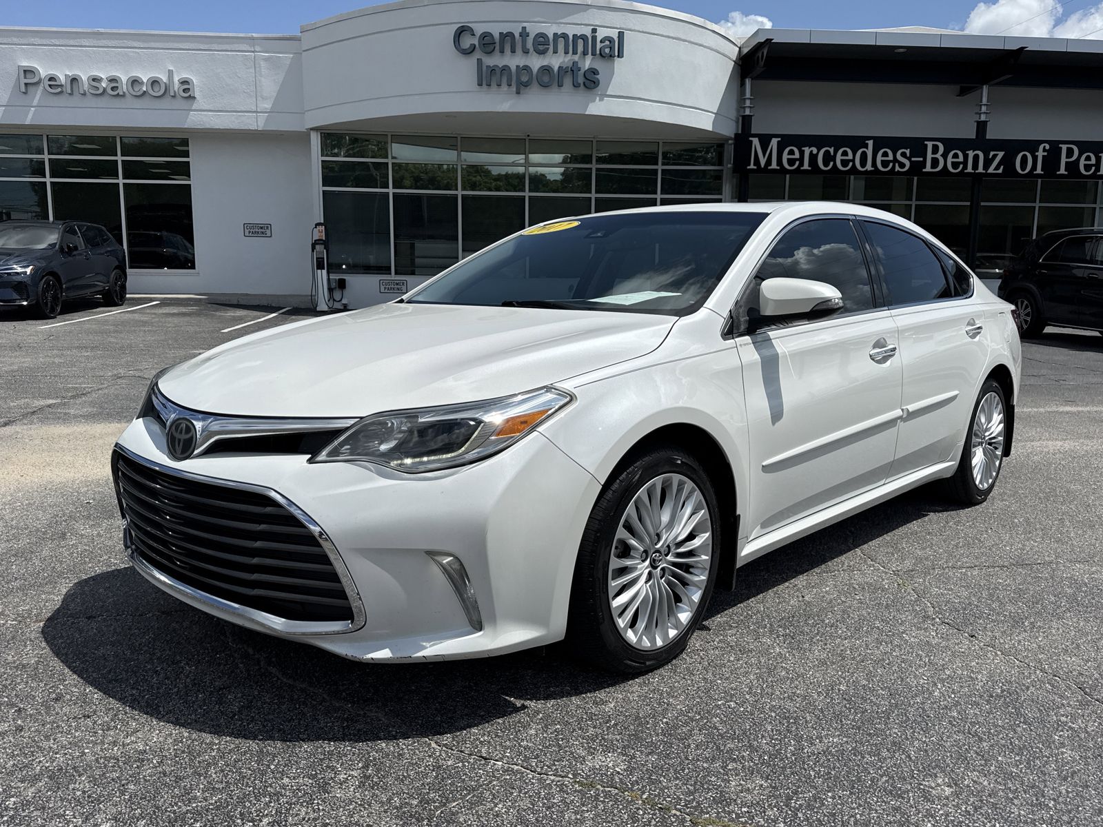 2017 Toyota Avalon Limited's photo