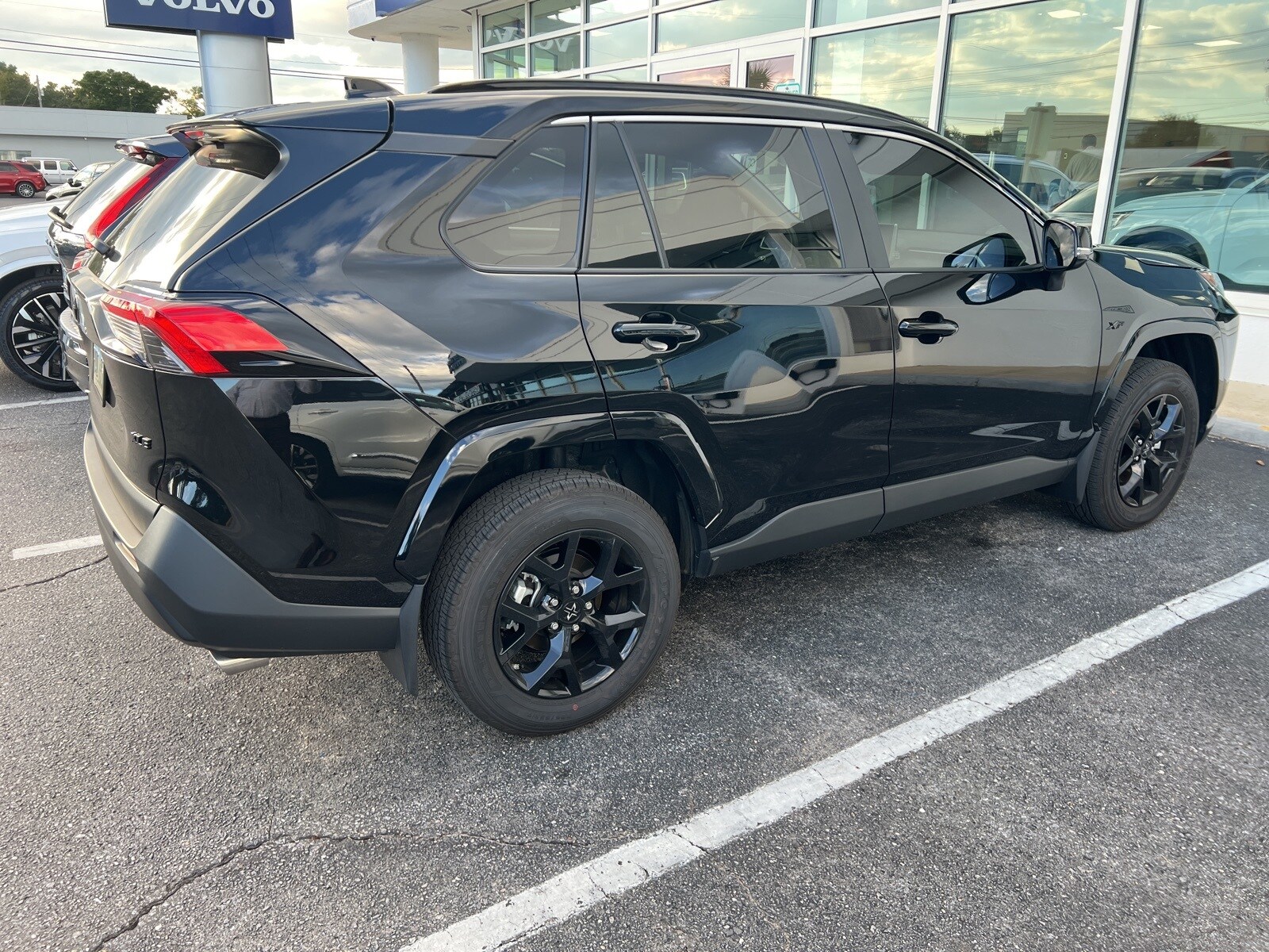 2025 Toyota RAV4 XLE photo 3
