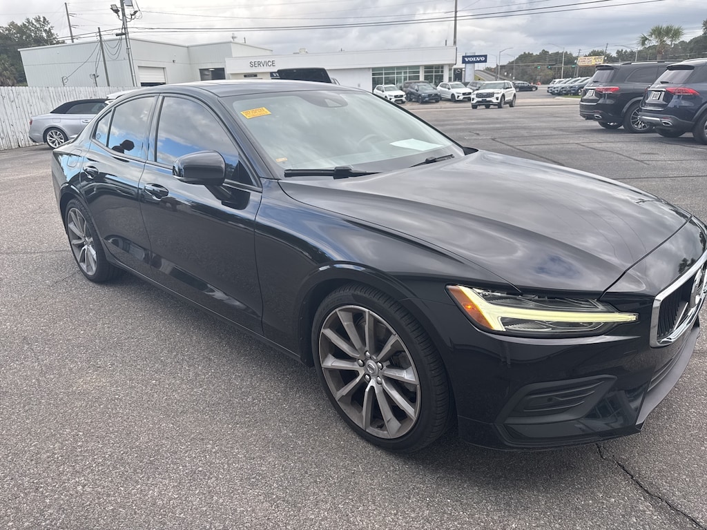Used 2020 Volvo S60 T6 Momentum Sedan