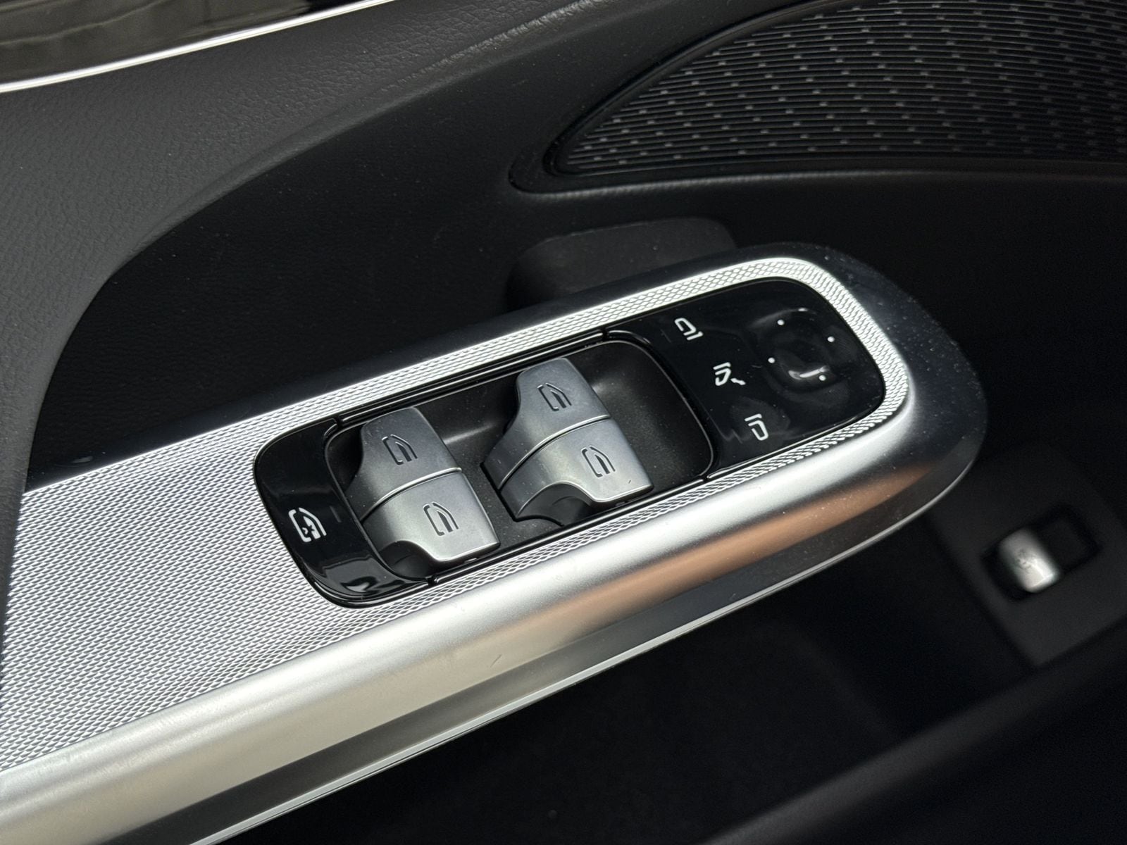 2025 Mercedes-Benz E-Class E350 - Photo 16