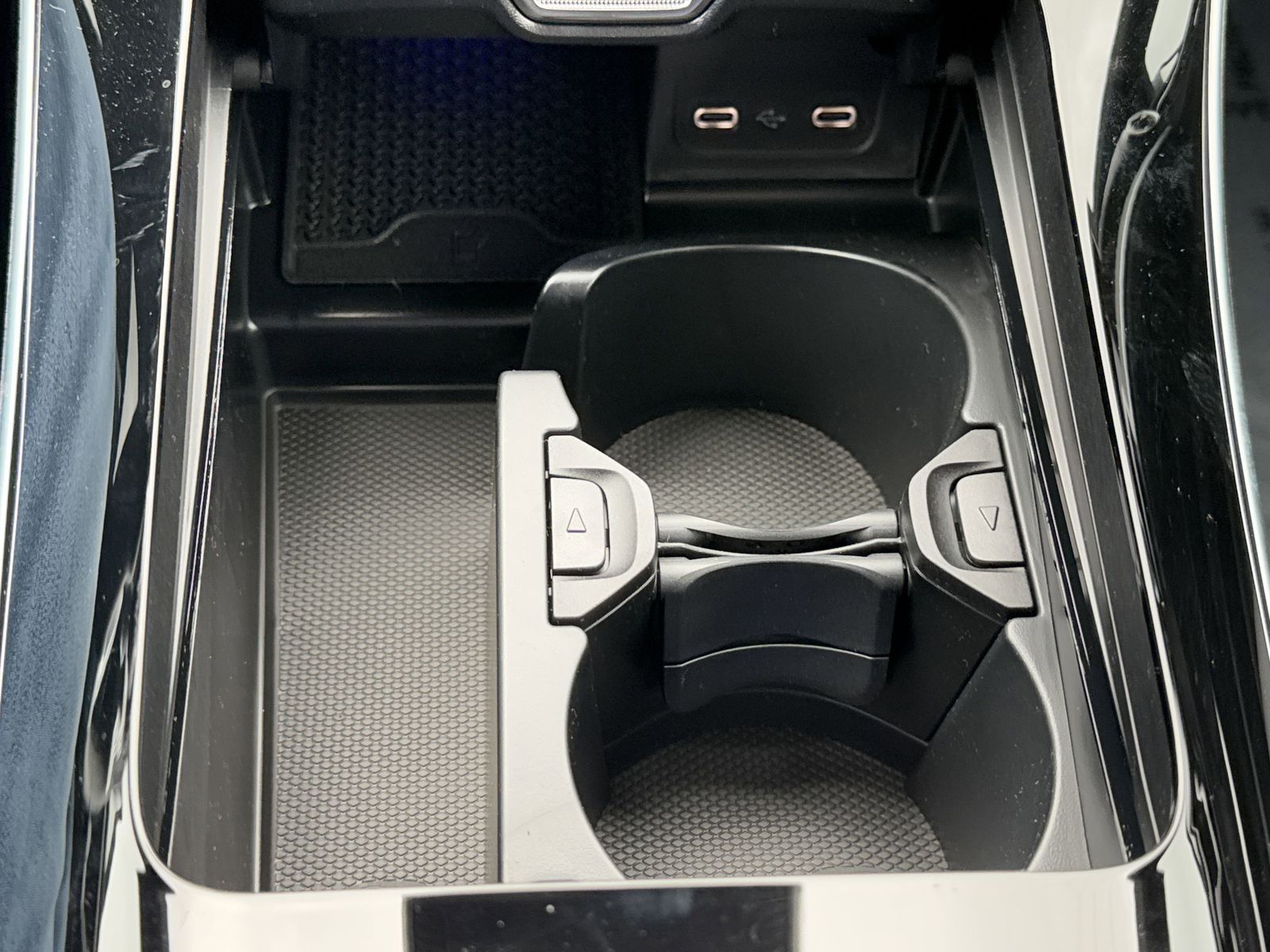 2025 Mercedes-Benz C-Class Sedan C 300 - Photo 25