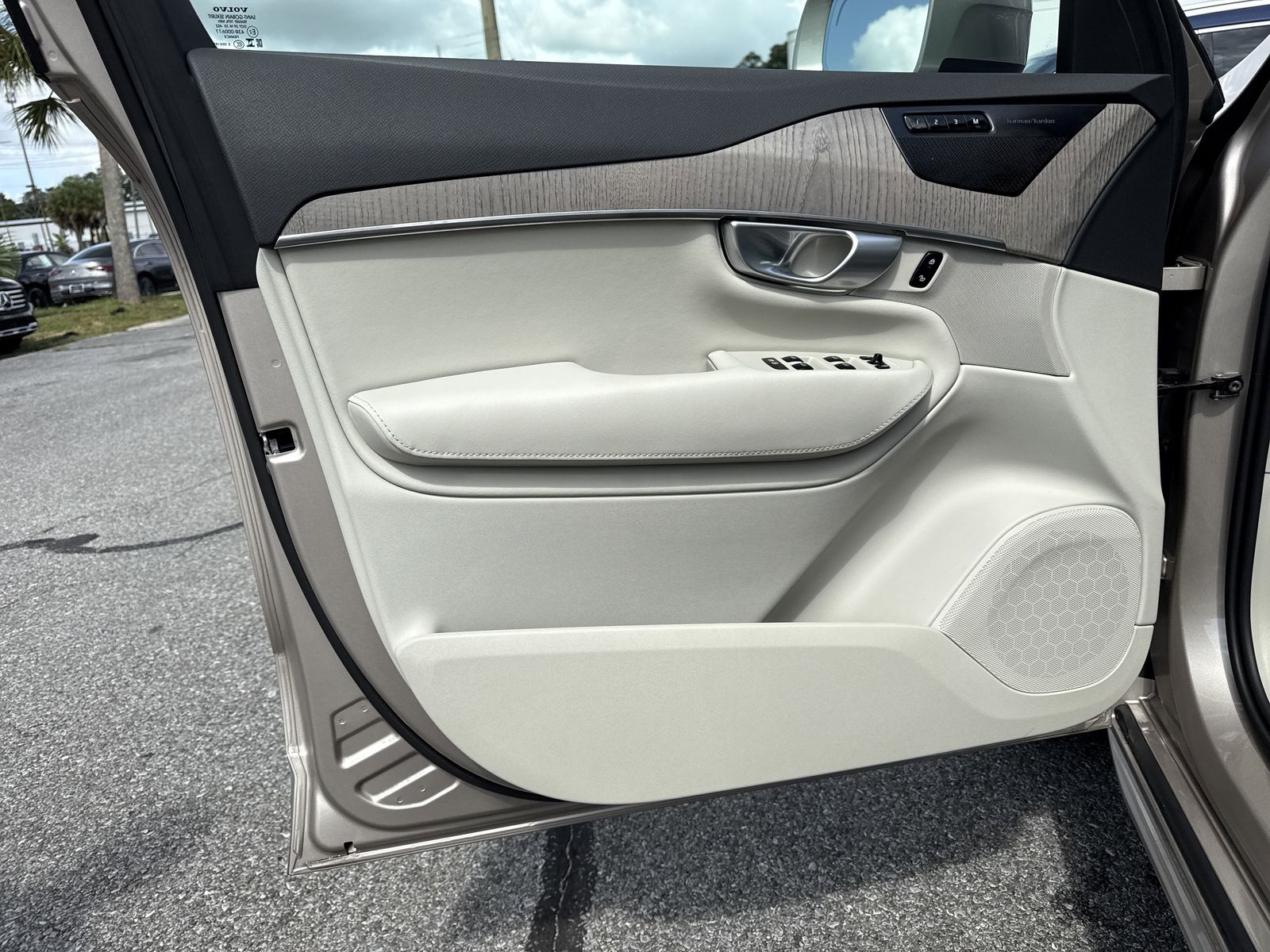 2024 Volvo XC90 Plus - Photo 37