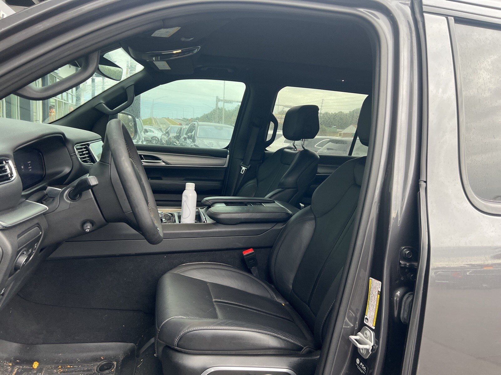 2024 Jeep Wagoneer Series II photo 2