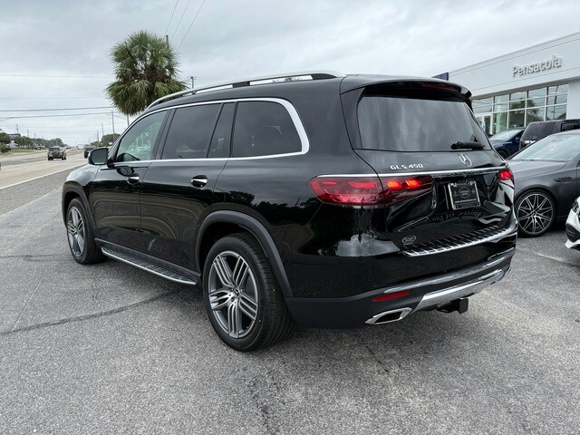 2025 Mercedes Benz GLS 450 4MATIC photo 3