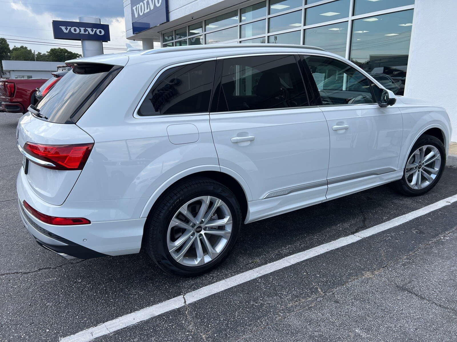 2025 Audi Q7 55 Premium Plus photo 4