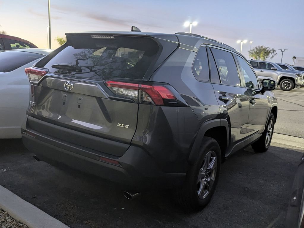 2024 Toyota RAV4 XLE photo 2