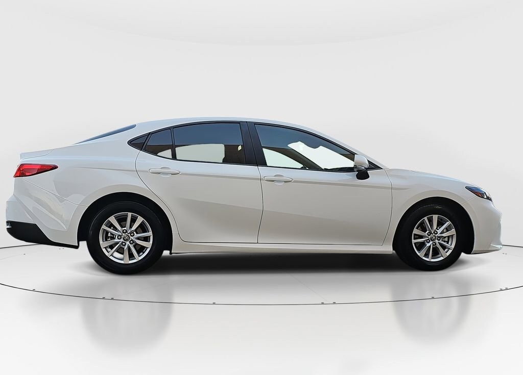 2025 Toyota Camry LE photo 4