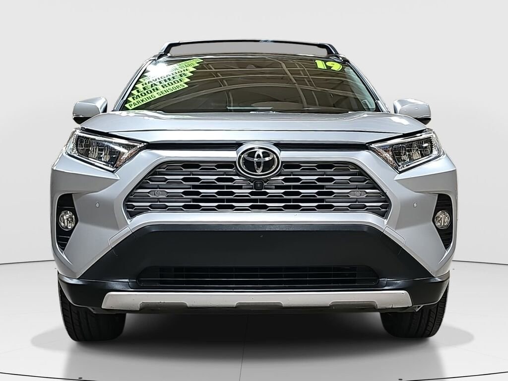 2019 Toyota RAV4 Limited photo 2