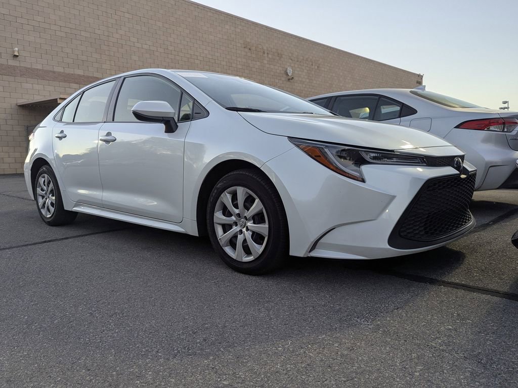 2022 Toyota Corolla LE photo 2