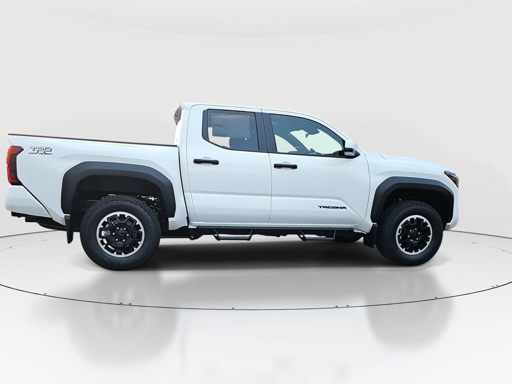 2025 Toyota Tacoma TRD Off-Road photo 4
