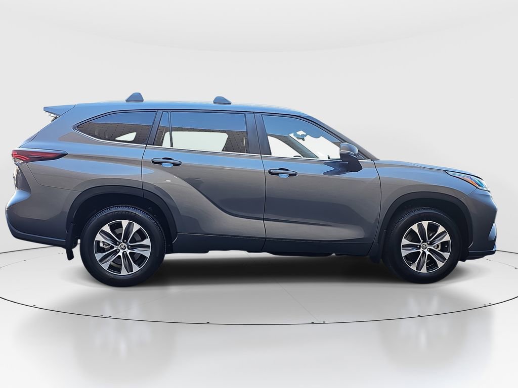 2024 Toyota Highlander XLE photo 4