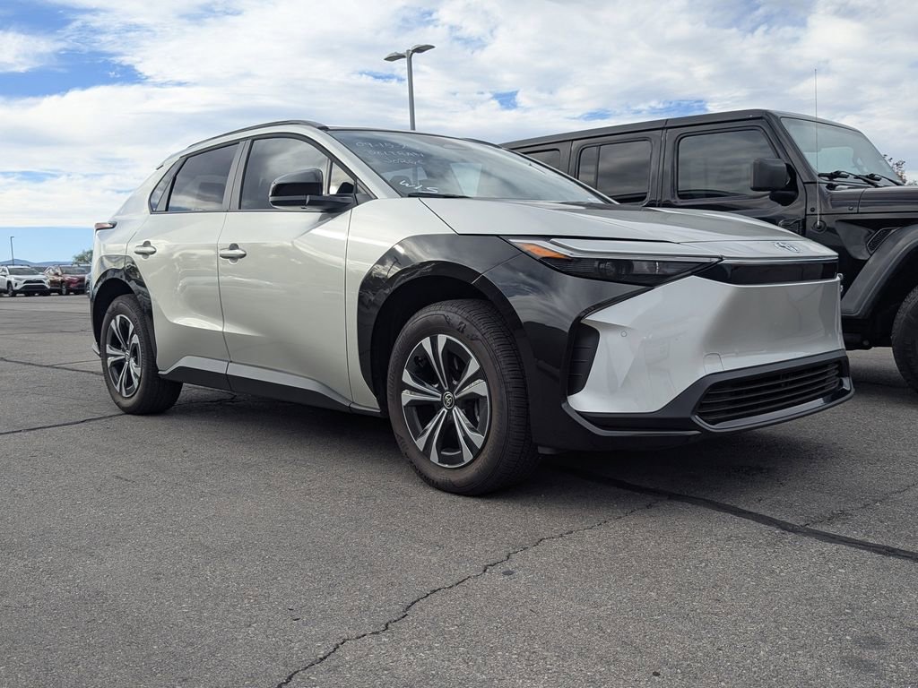 2025 Toyota bZ4X XLE photo 3