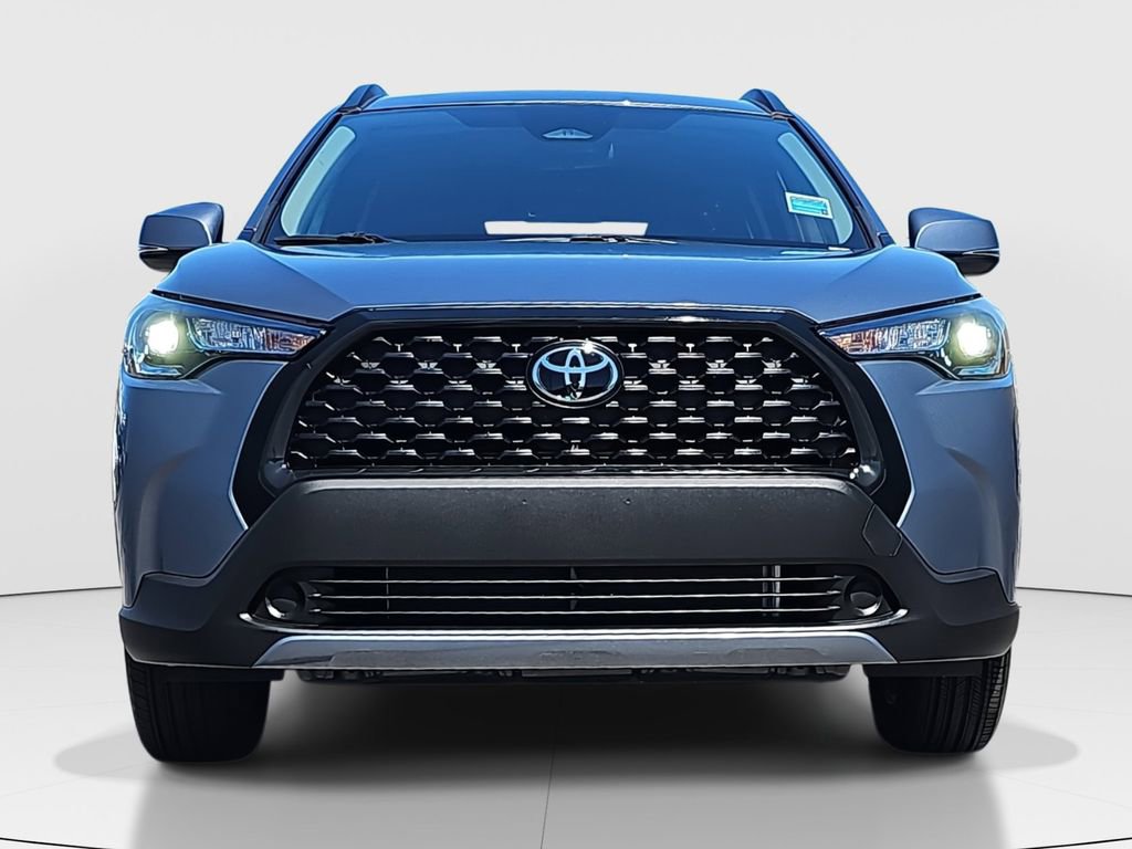 2023 Toyota Corolla Cross LE photo 2