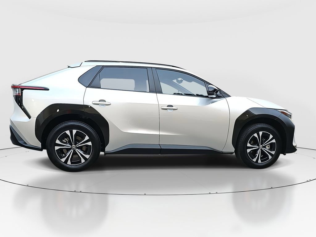 2025 Toyota bZ4X XLE photo 4