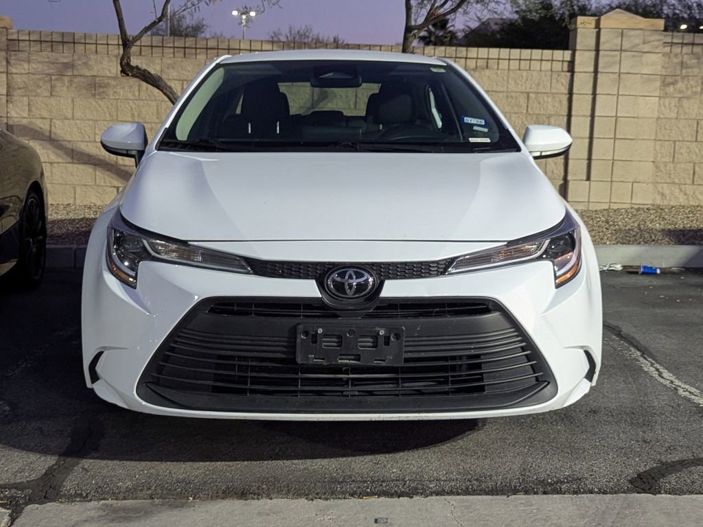 2023 Toyota Corolla LE photo 2