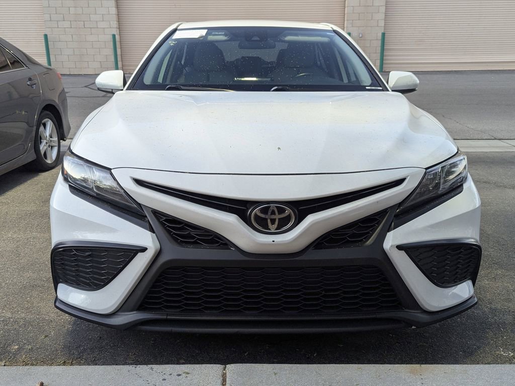 2021 Toyota Camry SE photo 2