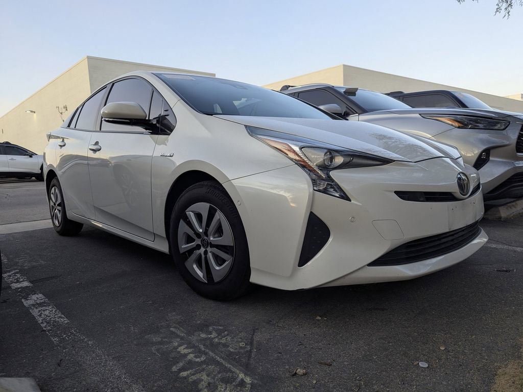2018 Toyota Prius Three photo 3