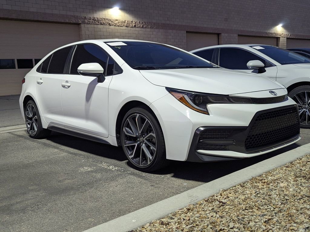 2022 Toyota Corolla SE photo 3