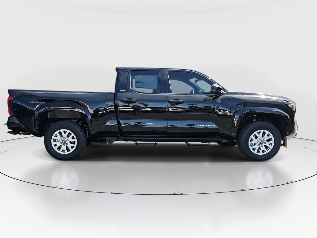 2025 Toyota Tacoma SR5 photo 4