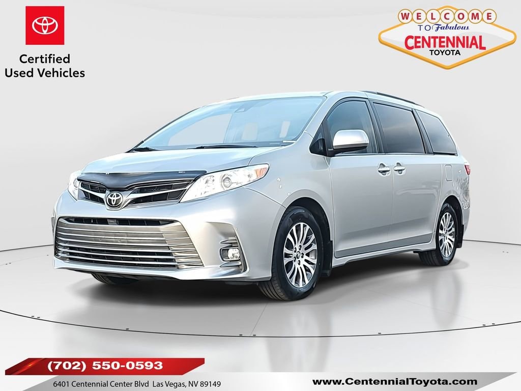 2018 Toyota Sienna XLE's photo
