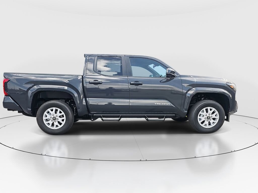 2025 Toyota Tacoma SR5 photo 4