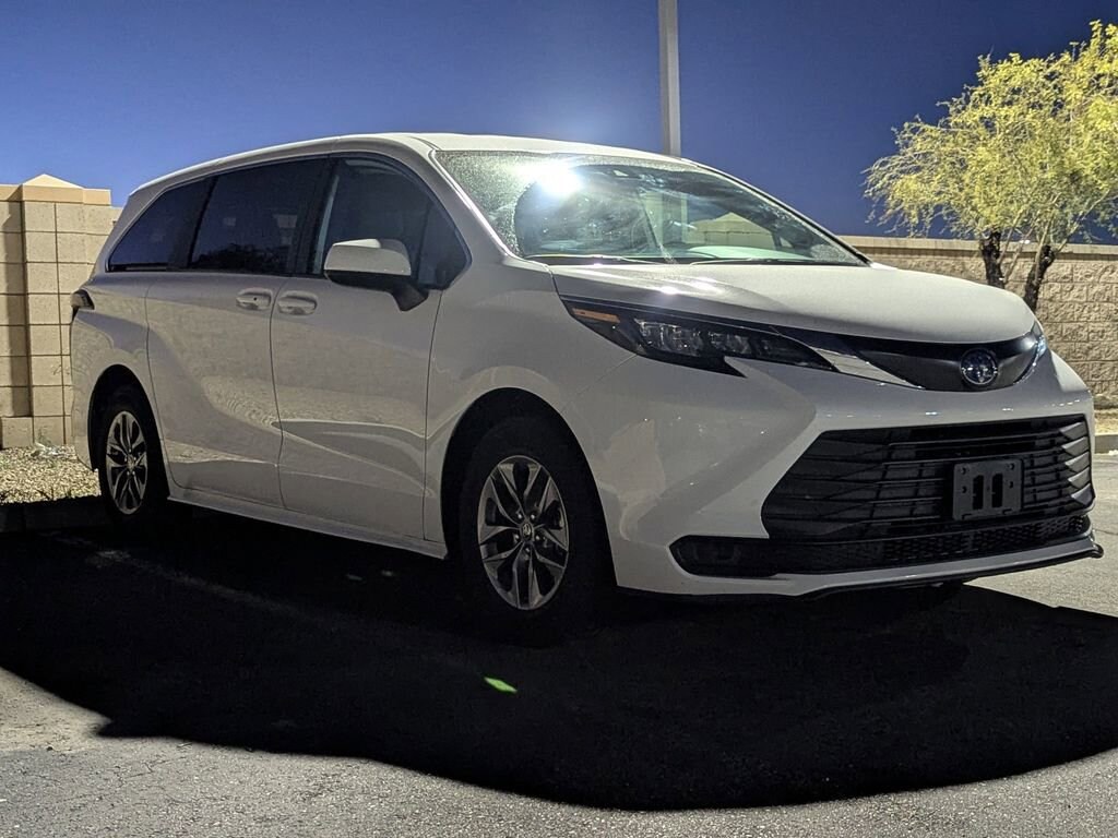 Used 2025 Toyota Sienna LE 8 Passenger Van Passenger Van