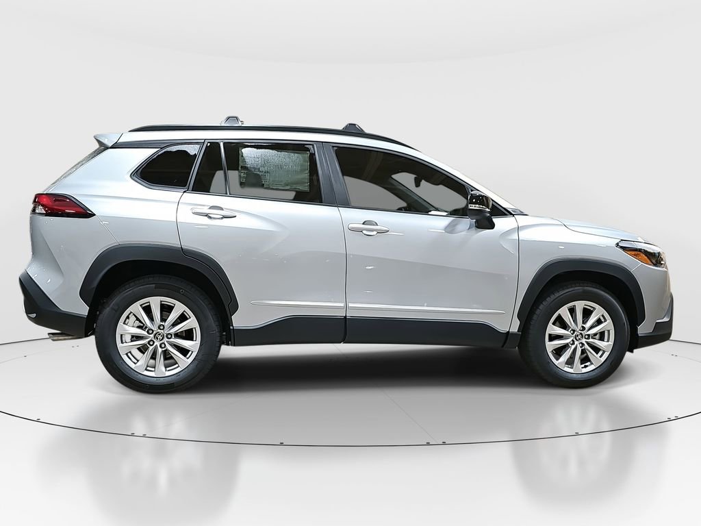 2026 Toyota Corolla Cross LE photo 4