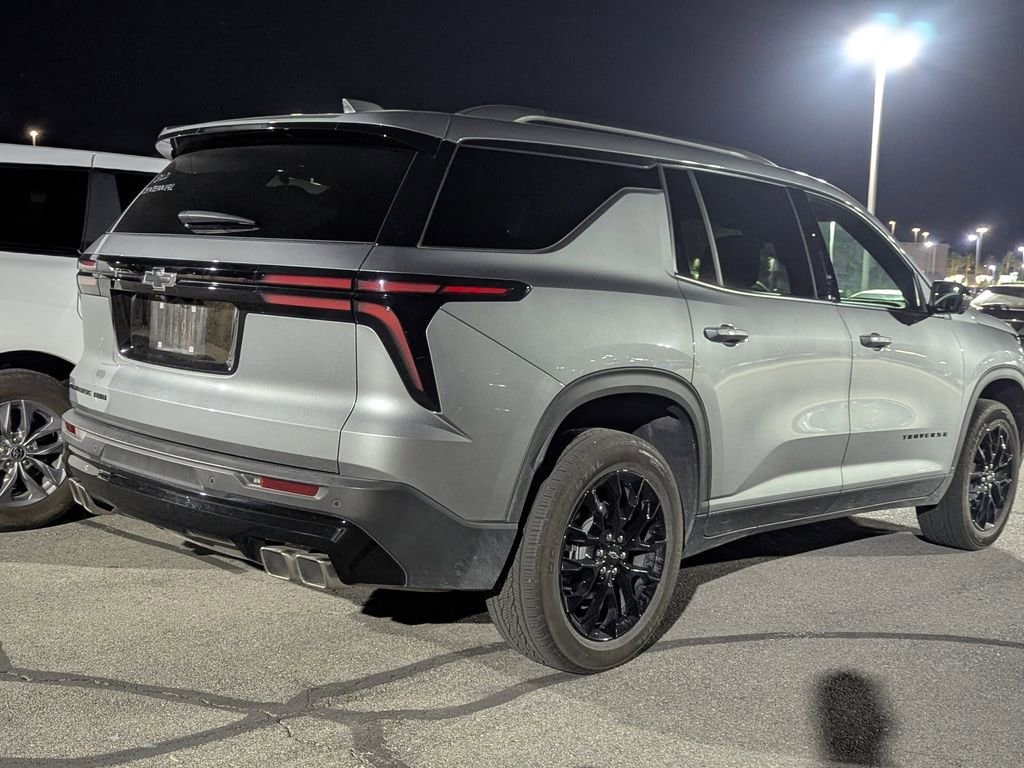 Used 2025 Chevrolet Traverse LT SUV
