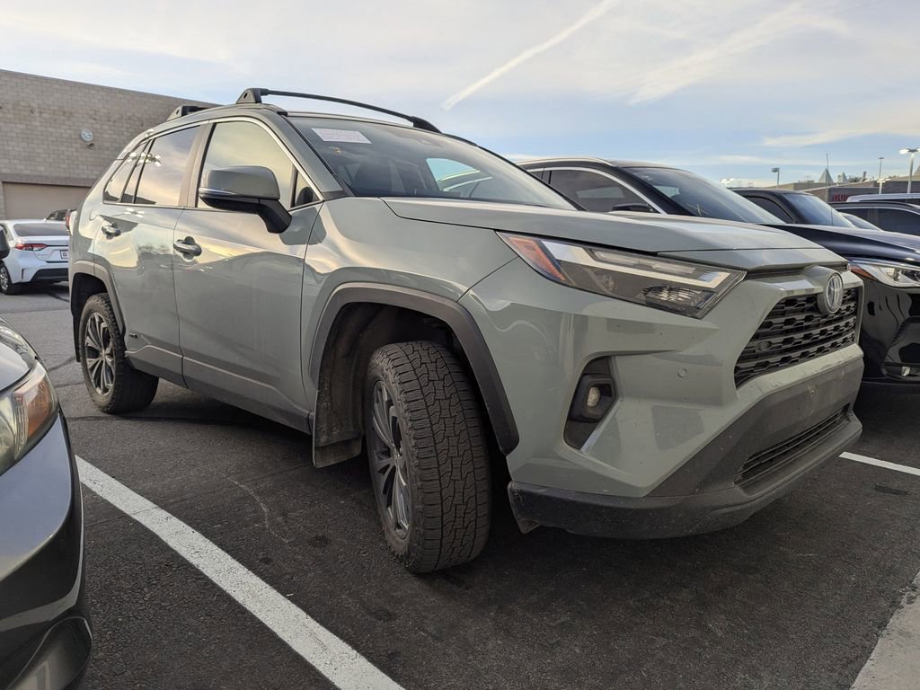 2022 Toyota RAV4 Hybrid XLE photo 3