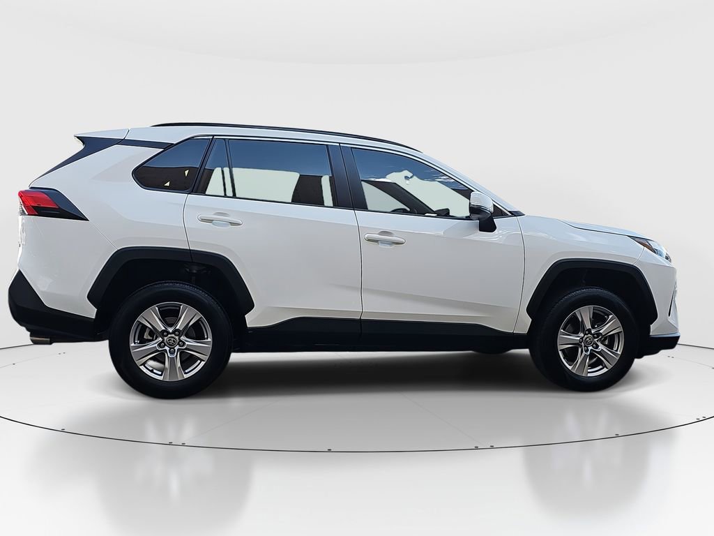 2023 Toyota RAV4 XLE photo 4