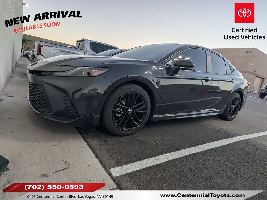 2025 Toyota Camry SE's photo