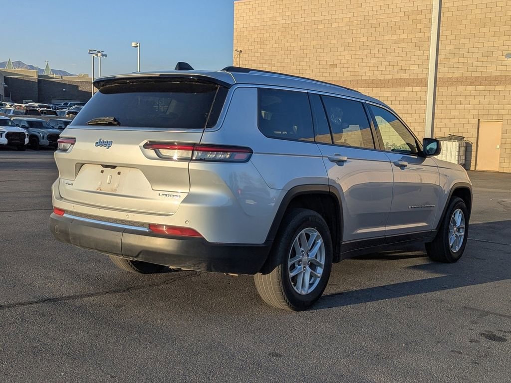 2023 Jeep Grand Cherokee Laredo photo 3