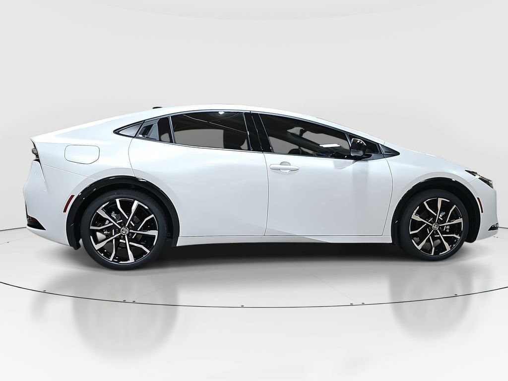 2026 Toyota Prius Plug-in Hybrid XSE photo 4