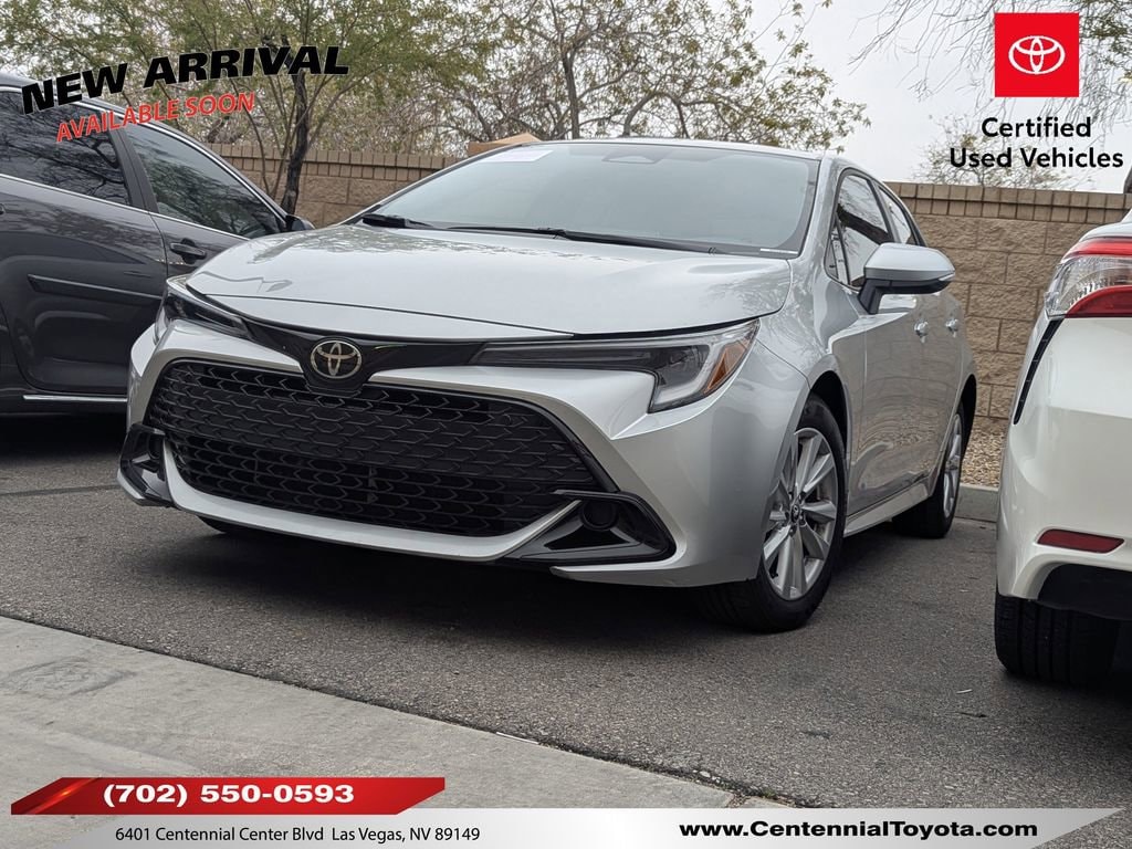 2024 Toyota Corolla Hatchback SE's photo