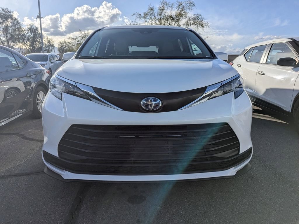 Used 2025 Toyota Sienna LE 8 Passenger Van Passenger Van