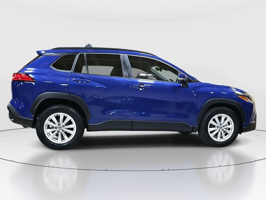 2023 Toyota Corolla Cross LE photo 4