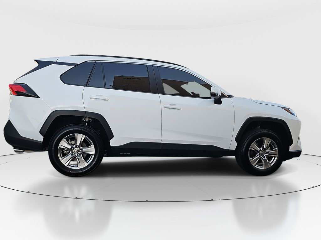 2023 Toyota RAV4 XLE photo 4