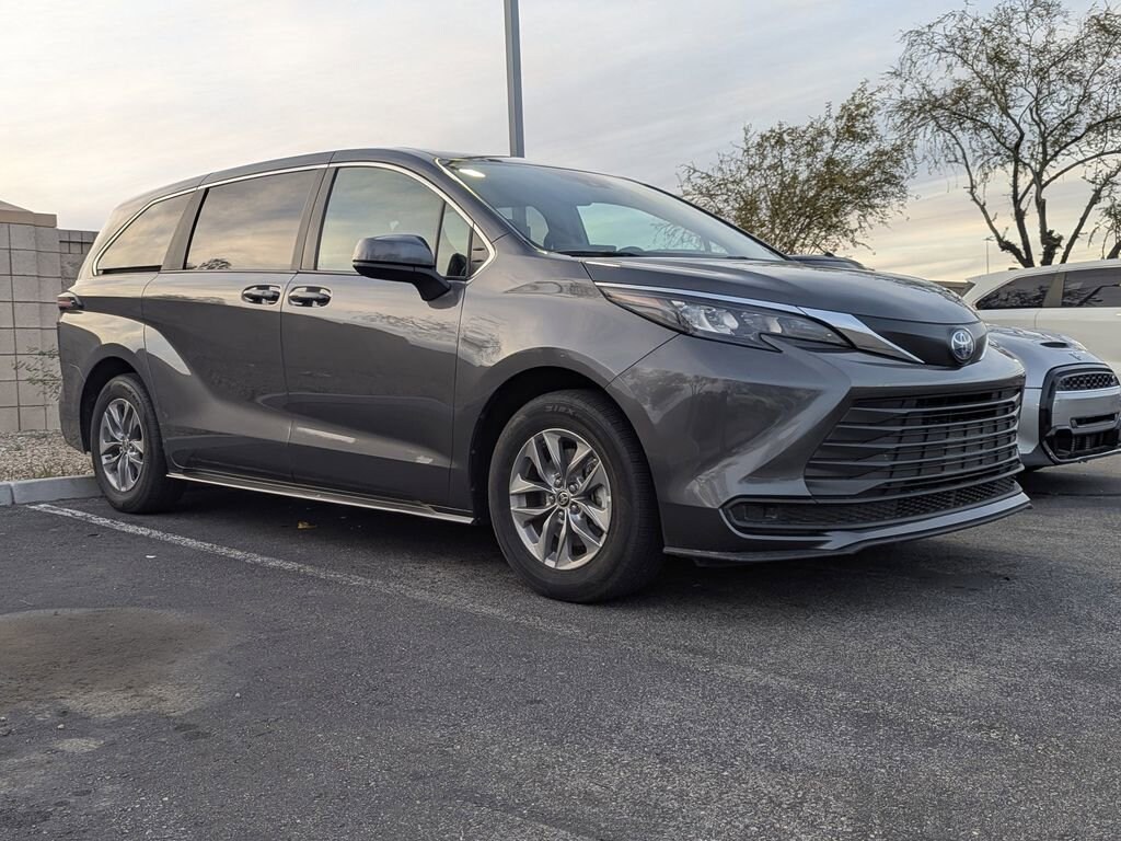 Used 2025 Toyota Sienna LE 8 Passenger Van Passenger Van