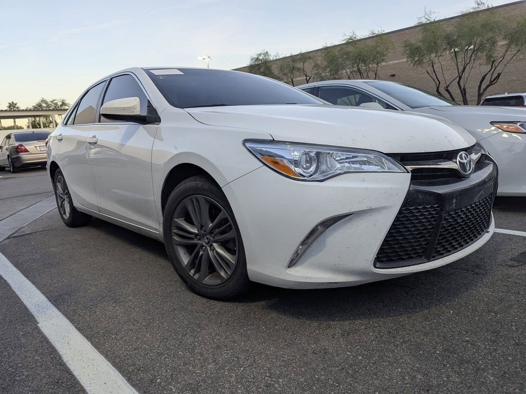 Used 2016 Toyota Camry SE Sedan