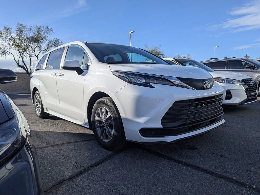 Used 2025 Toyota Sienna LE 8 Passenger Van Passenger Van