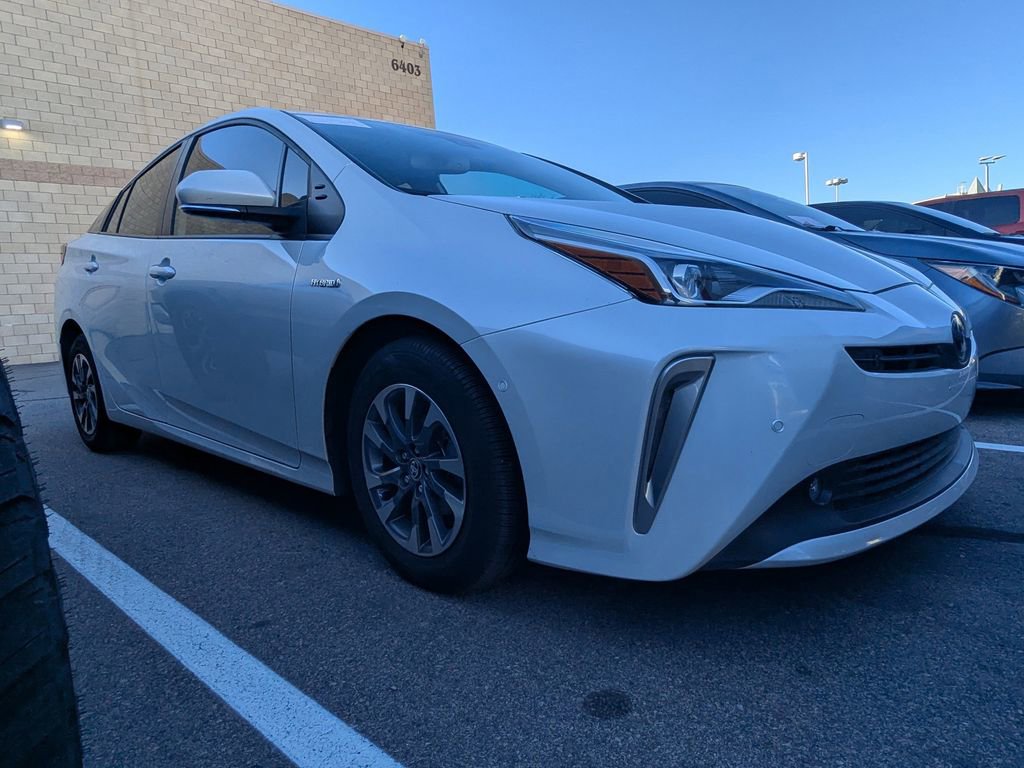 2022 Toyota Prius Limited photo 2