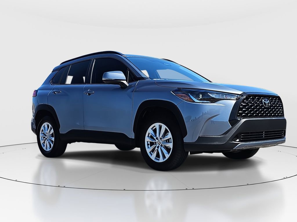 2023 Toyota Corolla Cross LE photo 3
