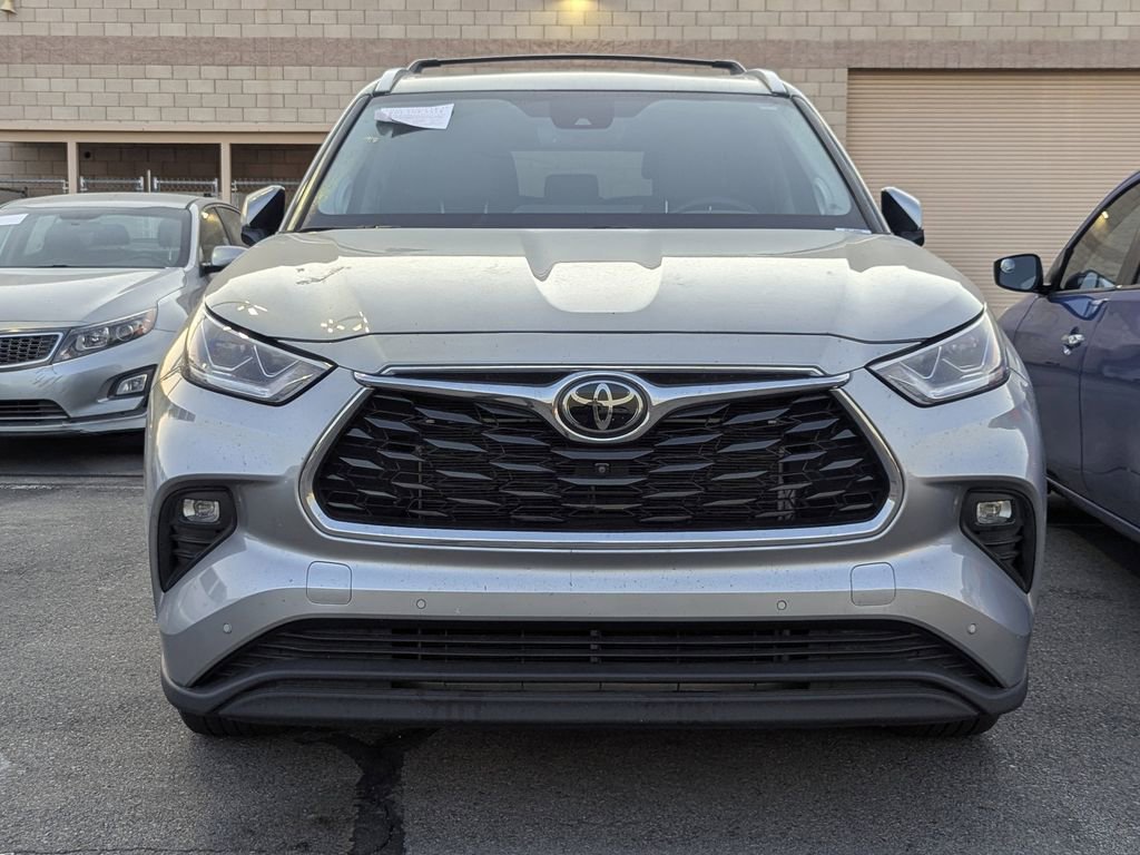 2023 Toyota Highlander Limited photo 2