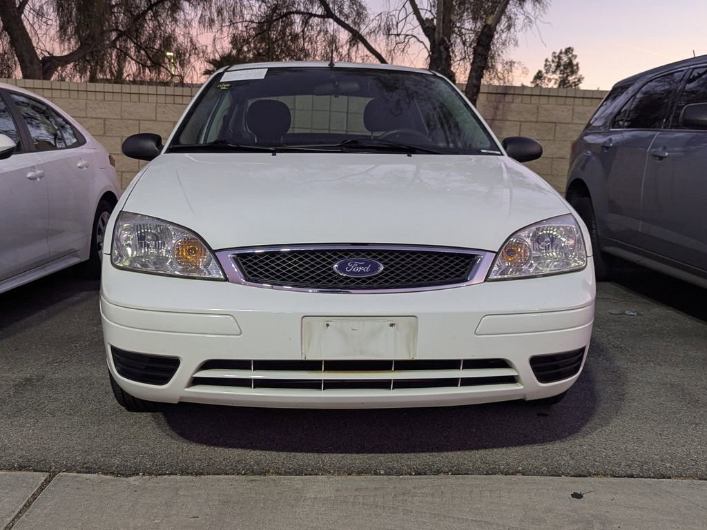 2007 Ford Focus S photo 2