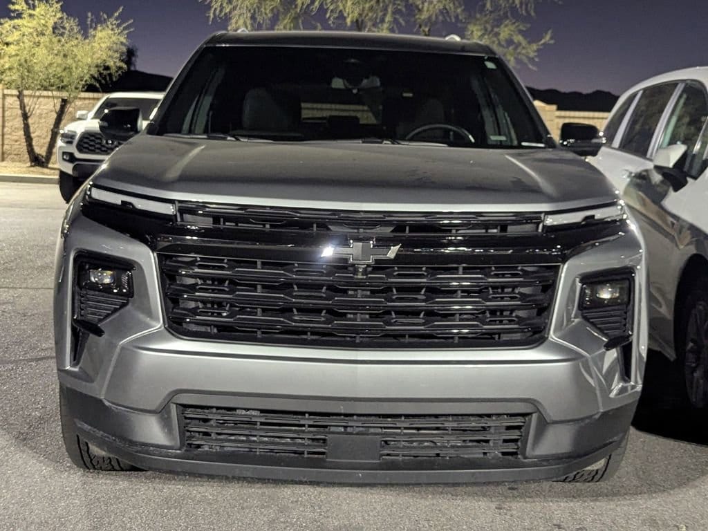 Used 2025 Chevrolet Traverse LT SUV