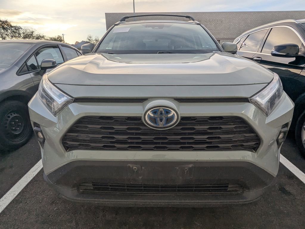 2022 Toyota RAV4 Hybrid XLE photo 2